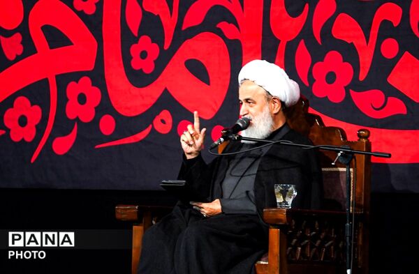 خیابان، مسافر بی‌ تاب محرم
