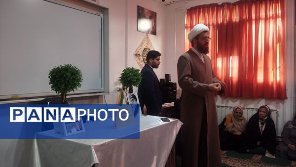 جلسه آموزش فرزند پروری برای والدین در مدرسه دخترانه مهندس رحمانی فرد ناحیه یک مشهد 