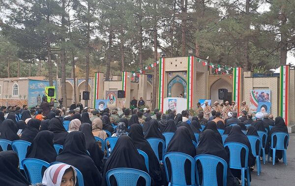  غبارروبی مزار شهدا در نیشابور 