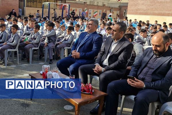 رزمایش کمک مومنانه و تهیه لوازم التحریر برای دانش‌آموزان و خانواده‌های بی بضاعت در ناحیه 2 شهرری 