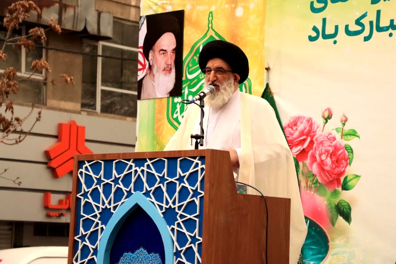 تکمیل ایمان با اخلاق نیکو باید گفتمان رایج جامعه باشد