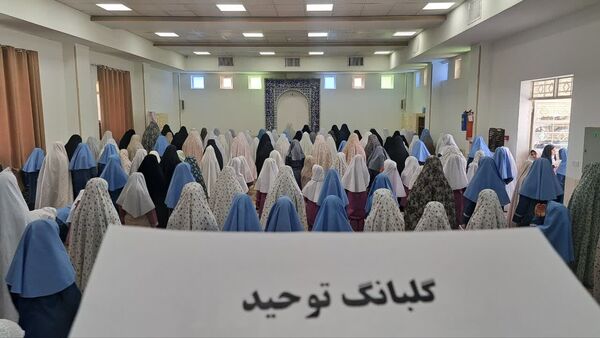 آغاز سال تحصیلی با طنین گلبانگ توحید در دبستان دخترانه ام‌البنین یزد
