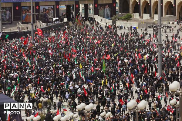 وداع با پیکر مطهر امام شهید در مصلای تهران