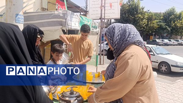 توزیع شربت و شیرینی به مناسبت میلاد پیامبر اسلام (ص) 