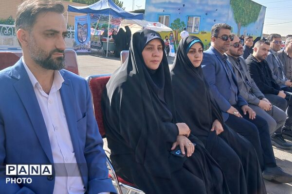 آغاز سال تحصیلی در مدرسه دخترانه مهرنگار باقر شهر با حضور مسئولان 