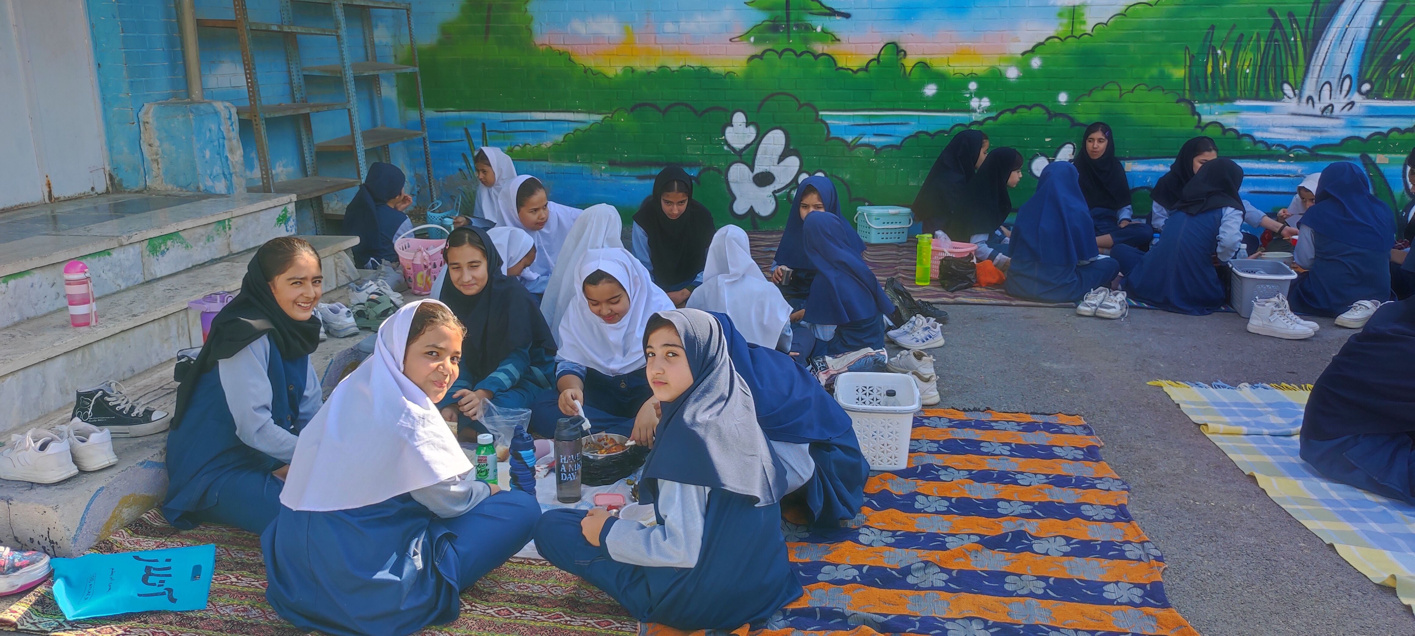 نهار سالم به مناسبت روز جهانی غذا و پوکی استخوان در مدرسه شهید خاقانی شیروان
