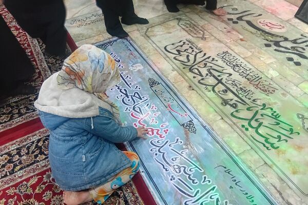 حضور دانش‌آموزان و فرهنگیان ناحیه دو شهرری در نماز جمعه 