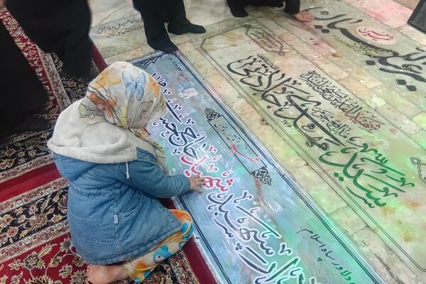 حضور دانش‌آموزان و فرهنگیان ناحیه دو شهرری در نماز جمعه 