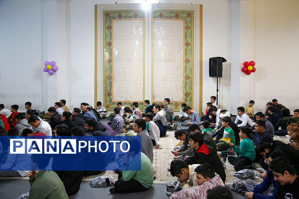 دورهمی قرآنی حافظان و قاریان نوجوان در حرم حضرت معصومه(س)