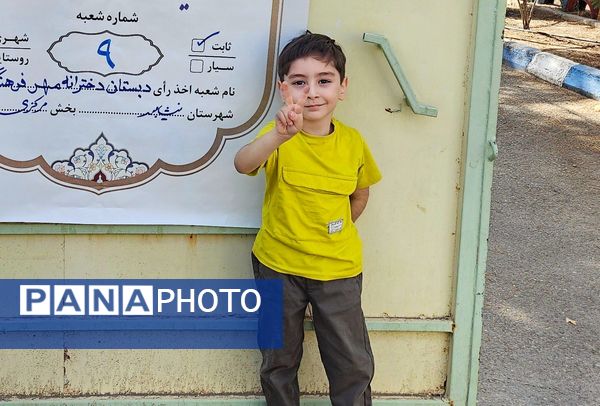 مردم نیشابور به نیابت از شهدا به پای صندوق رای آمدند