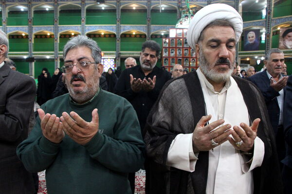 اقامه نماز باران در حسنیه محمود‌آباد یزد