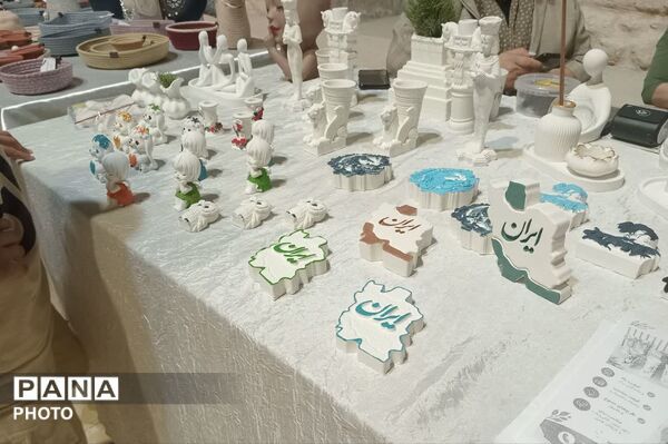 نمایش آثار هنری و مشاغل خانگی در کاروانسرای زکی‌خانی زرقان