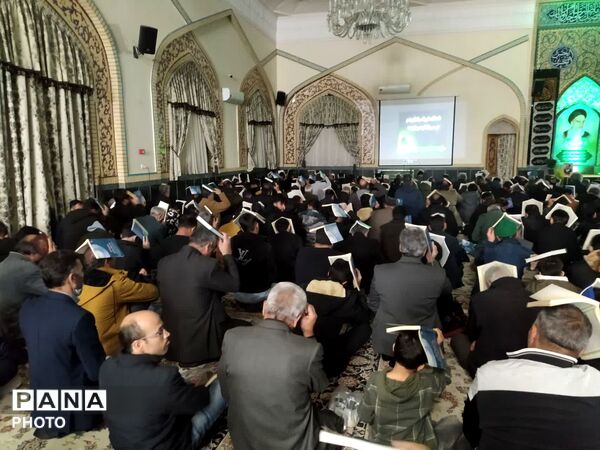 مردم کاشمر در زیارتگاه شهید مدرس قرآن بر سر گرفتند