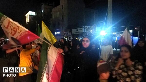 پرچم های ایران و حزب الله  بر فراز شهر نیشابور 