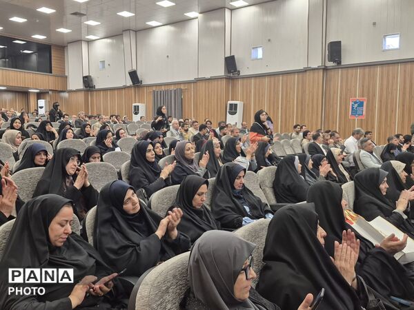 برگزاری آیین تجلیل از مقام شامخ معلم در منطقه ۱۵