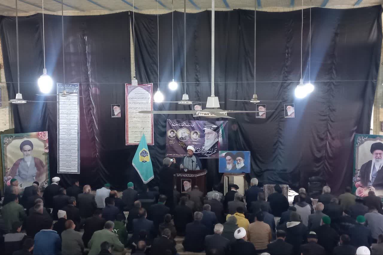 نماز جمعه‌ای که عزادار رهبر شهیدمان بود