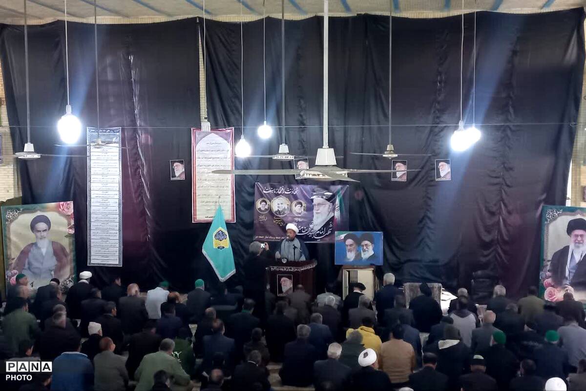 نماز جمعه‌ای که عزادار رهبر شهیدمان بود