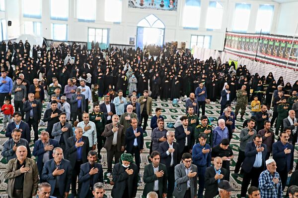 استقبال باشکوه مردم لنده از شهدای گمنام