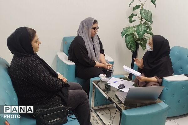 ارائه خدمات مشاوره انتخاب رشته کنکور در مرکز مشاوره آموزش و پرورش ناحیه دو شهرری 