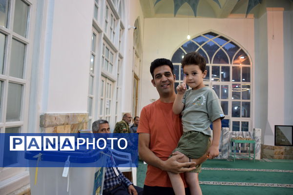 حضور پرشور حماسه سازان نهم دی در چهاردهمین دوره انتخابات ریاست جمهوری 