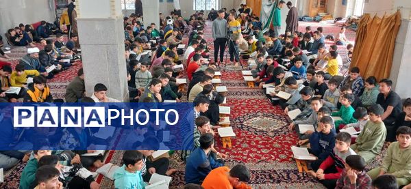  حس و حال معنوی دانش آموزان شرکت کننده در اعتکاف دانش آموزی مسجد مصلی طوقچی اصفهان