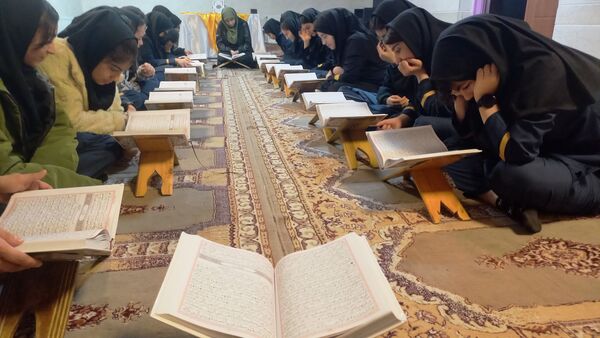 برگزاری محفل انس با قرآن در مرکز پرورش استعدادهای درخشان فرزانگان شهرستان ملارد