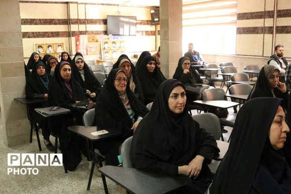  جلسه هم‌اندیشی همکاران پرورشی فیروزکوه 