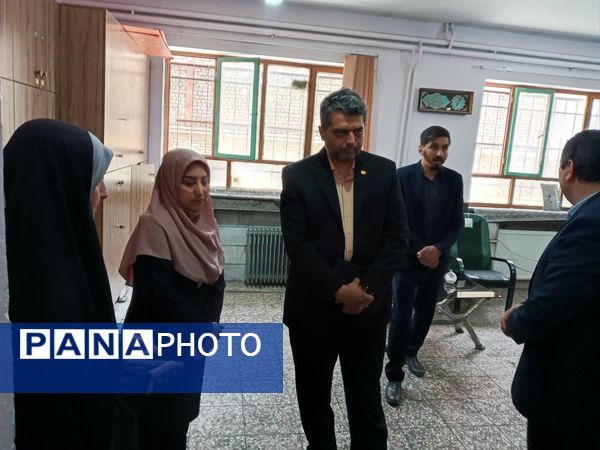 بازدید معاون پرورشی اداره آموزش و پرورش شهرستانهای تهران از نزدیک با مشکلات و چالش های مدرسه شهید رستمی