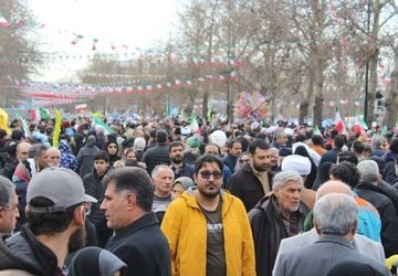 جمهوری اسلامی ایران از یک نهال به درخت تنومند تبدیل شده است