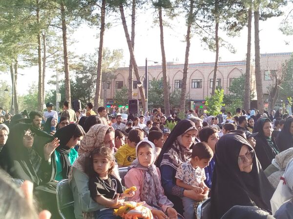 قدم هایی به عشق معلمان