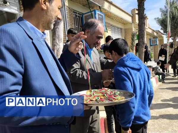 برگزاری مراسم تقدیر واهدای جایزه به دانش آموزان دبستان شهید پسندیده فدافن