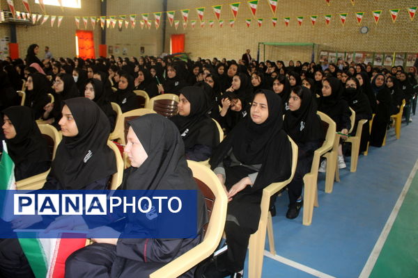 نواختن زنگ آغاز سال تحصیلی در دبیرستان شهیده سهام خیام  شاهد بوشهر