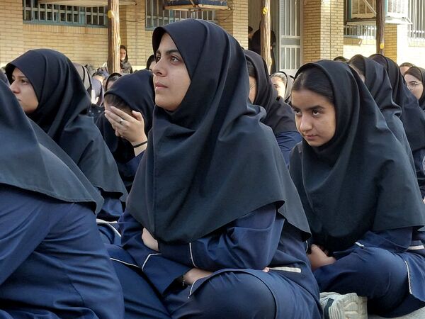 امنیت از کلاس تا خیابان؛ پلیس در جمع دانش‌آموزان بهادری