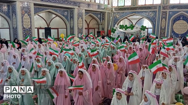 آغاز مسیر نور؛ قاب‌هایی از جشن تکلیف دختران شهرستان بن