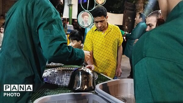 چایخانه فاطمه الزهرا در نود و دومین شب از اجتماعات مردمی 
