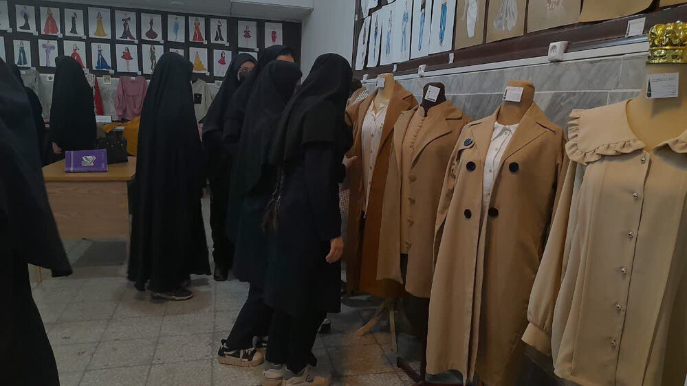 نمایشگاه هفته معرفی مشاغل در هنرستان شاهد نجمیه قم 