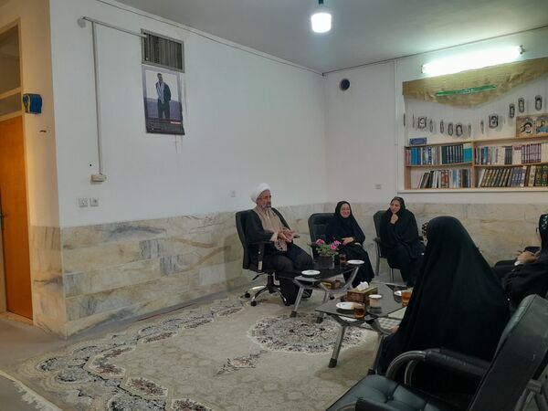 دیدار صمیمانه امام‌جمعه مروست با خبرنگاران پانا