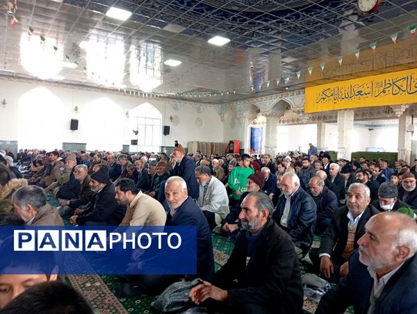 نماز جمعه در کاشمر 