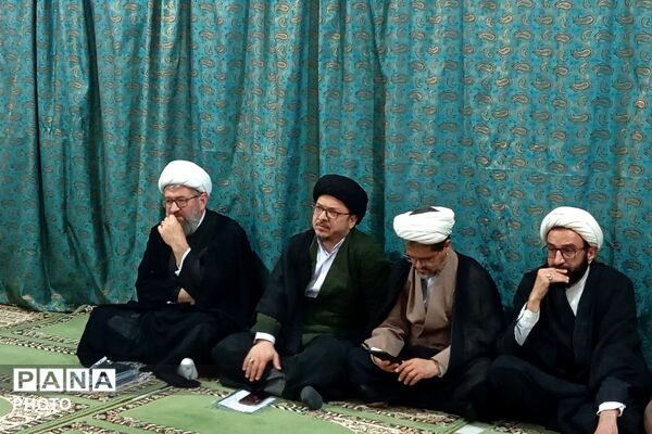 از کودکان تا بسیجیان؛ همه آمدند برای مردی که در قلب مردم بود