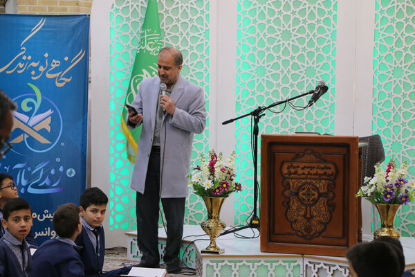 محفل دانش‌آموزی انس با قرآن در آستان مقدس چهل اختران قم