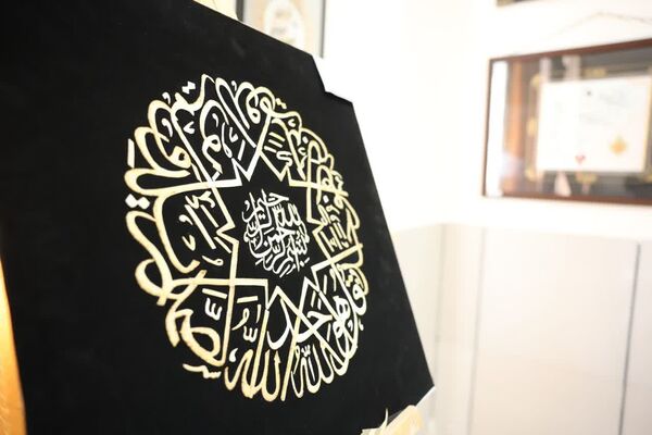 بازدید مدیر کل میراث فرهنگی، گردشگری و صنایع دستی فارس از نمایشگاه آثار هنرمندان در رشته های تابلو فرش و سفال