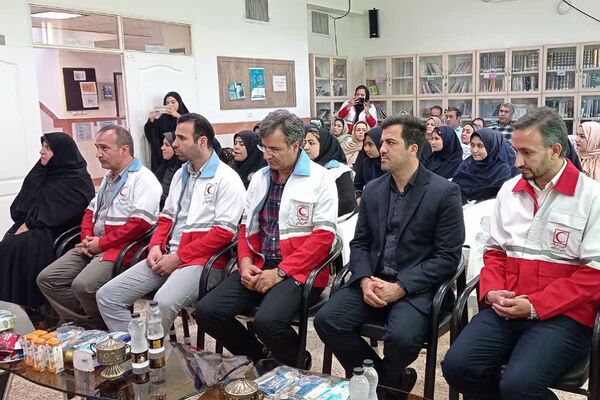 تجلیل از دانش‌آموزان برگزیده استانی طرح دادرس دبیرستان فرزانگان یک اسلامشهر