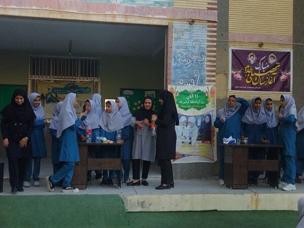 جشن دانش شهرستان میناب در روز آزمایشگاه 
