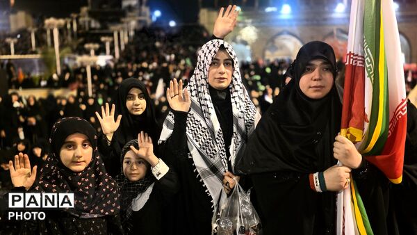 تلاقی اشک حق و صلابت ملت، امروز در تشییع قائد امت 