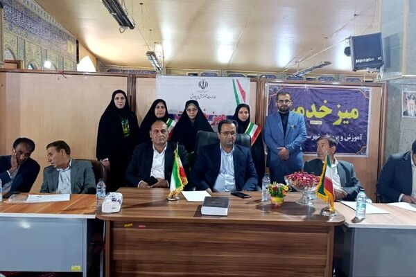 هدف اصلی از برپایی میز خدمت را برقراری ارتباط چهره‌به‌چهره با مردم و آشنایی نزدیک و میدانی با مسائل و مشکلات آنان عنوان کرد.