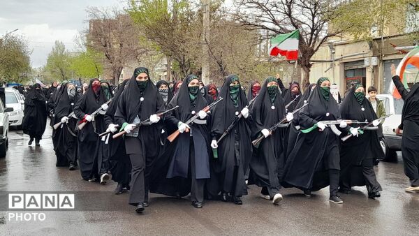 رژه دختران جان فدا در سراب 
