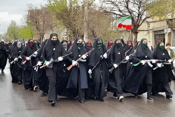 رژه دختران جان فدا در سراب 