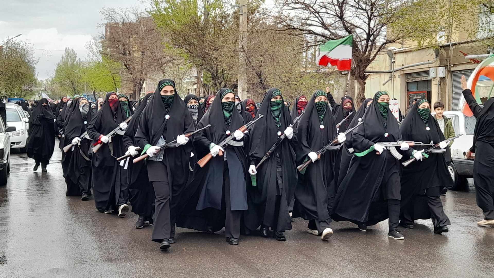 رژه دختران جان فدا در سراب 