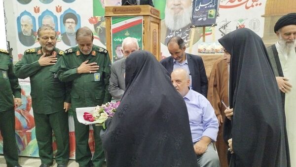 مراسم اولین سالگرد شهادت  سید حسن نصرالله، شهید حاج عباس نیلفروشان و سید هاشم صفی الدین در گلستان شهدا اصفهان 