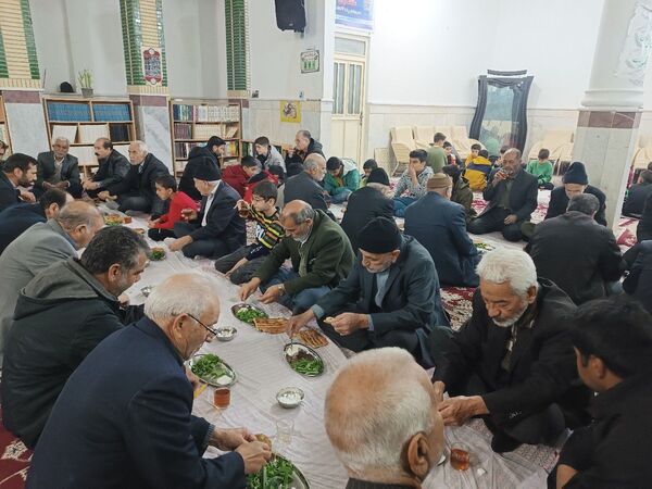 سفره های افطار ساده در کاشمر
